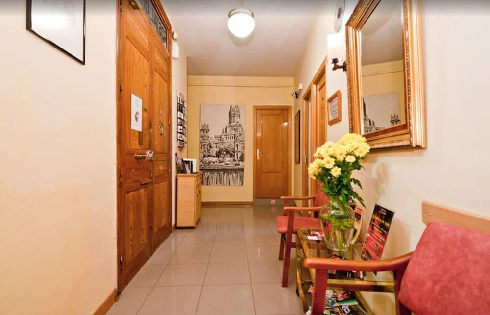 Hostal Oporto Мадрид Экстерьер фото