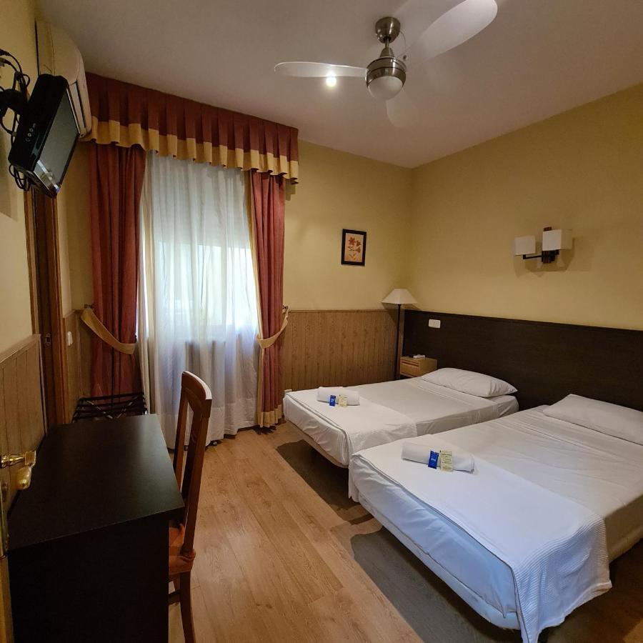 Hostal Oporto Мадрид Экстерьер фото