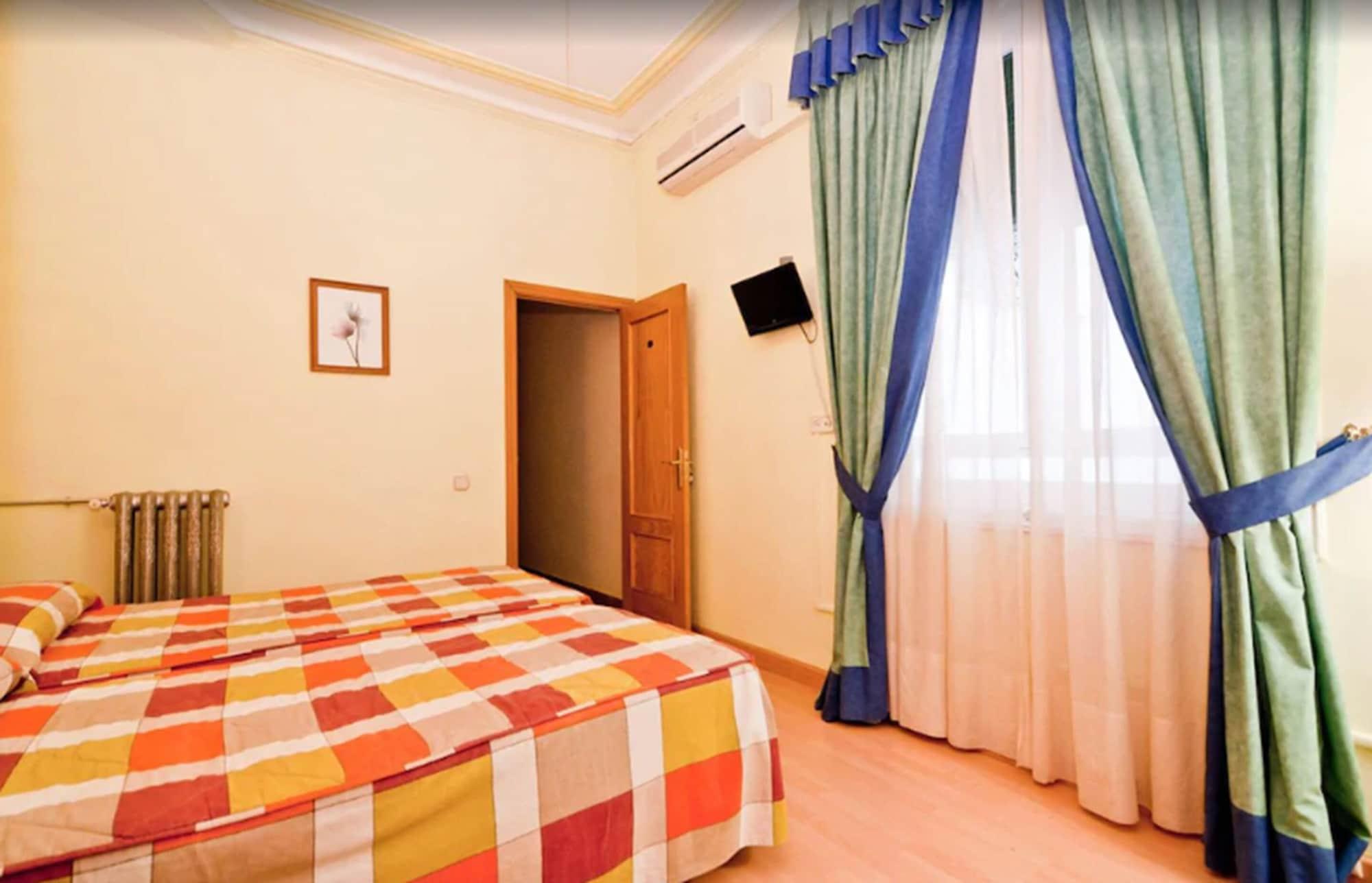 Hostal Oporto Мадрид Экстерьер фото