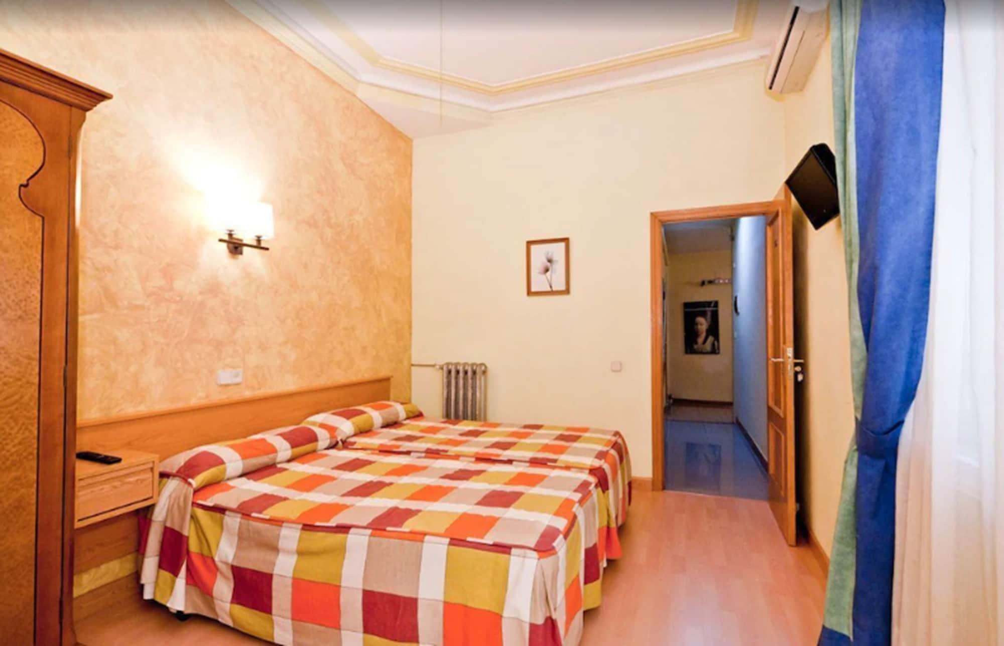 Hostal Oporto Мадрид Экстерьер фото